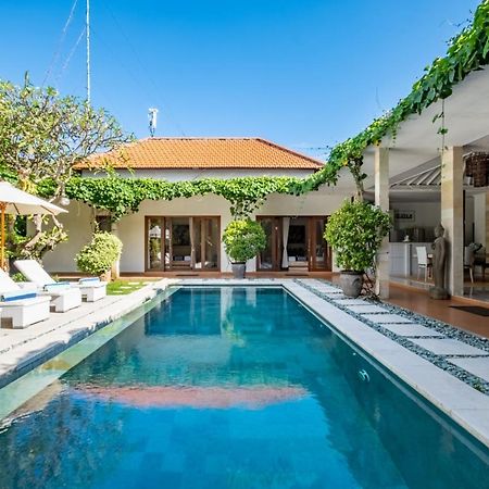 Central Seminyak Villa Martini المظهر الخارجي الصورة